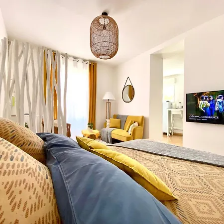 Bohemia - Best Keys - Ideal Pro & Couple - Cosy - Centre Ville - Smart Tv - Netflix & Wifi Fibre - Check-In Autonome - Parking Facile & Gratuit - Confort & Equipements Premium Sens Exterior photo