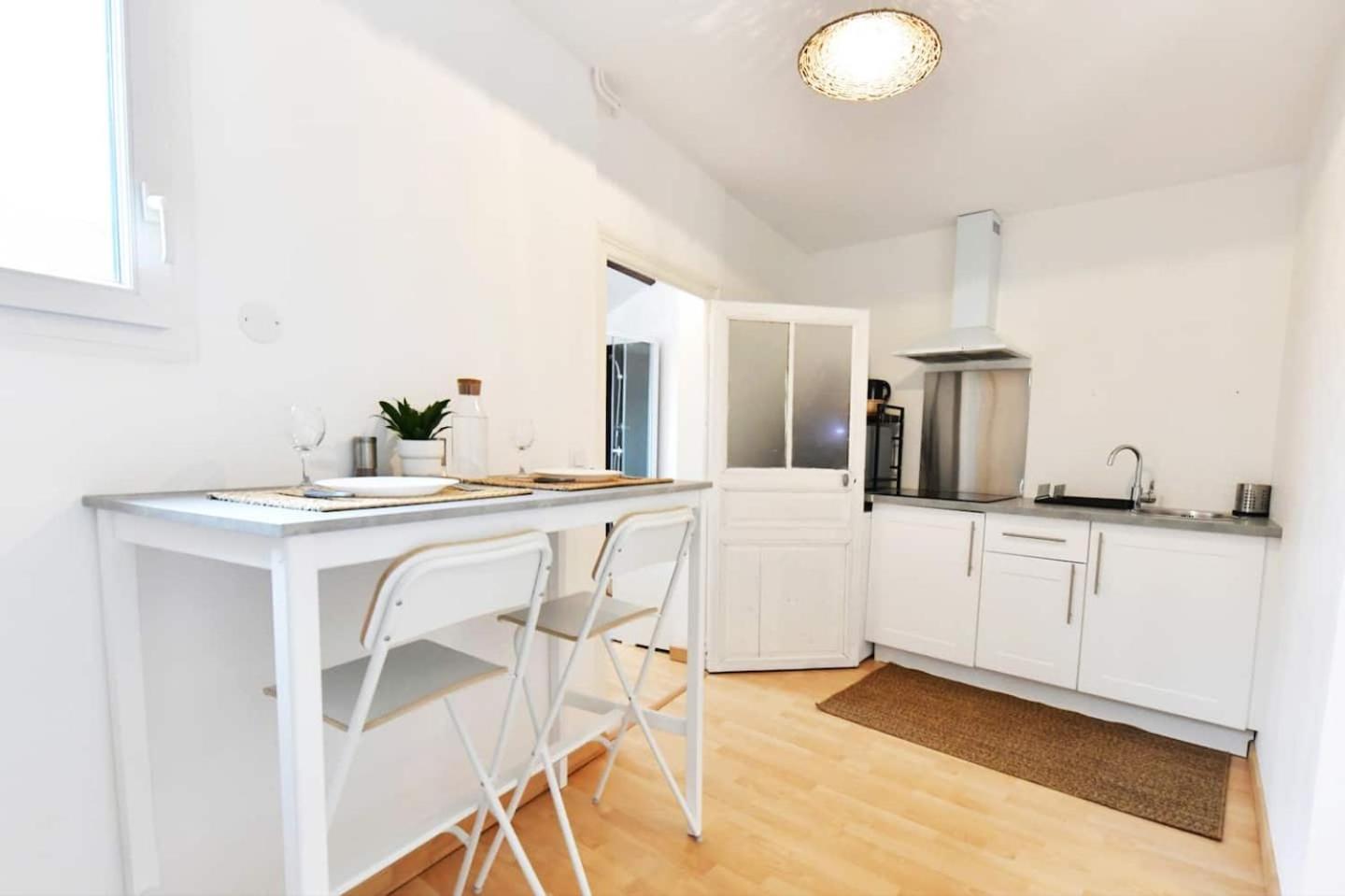 Apartment Bohemia - Keys - Ideal Pro & Couple - Cosy - Centre - Smart Tv - Netflix & Wifi Fibre - Check-in Autonome - Parking Facile & Gratuit - Confort & Equipements Premium Sens