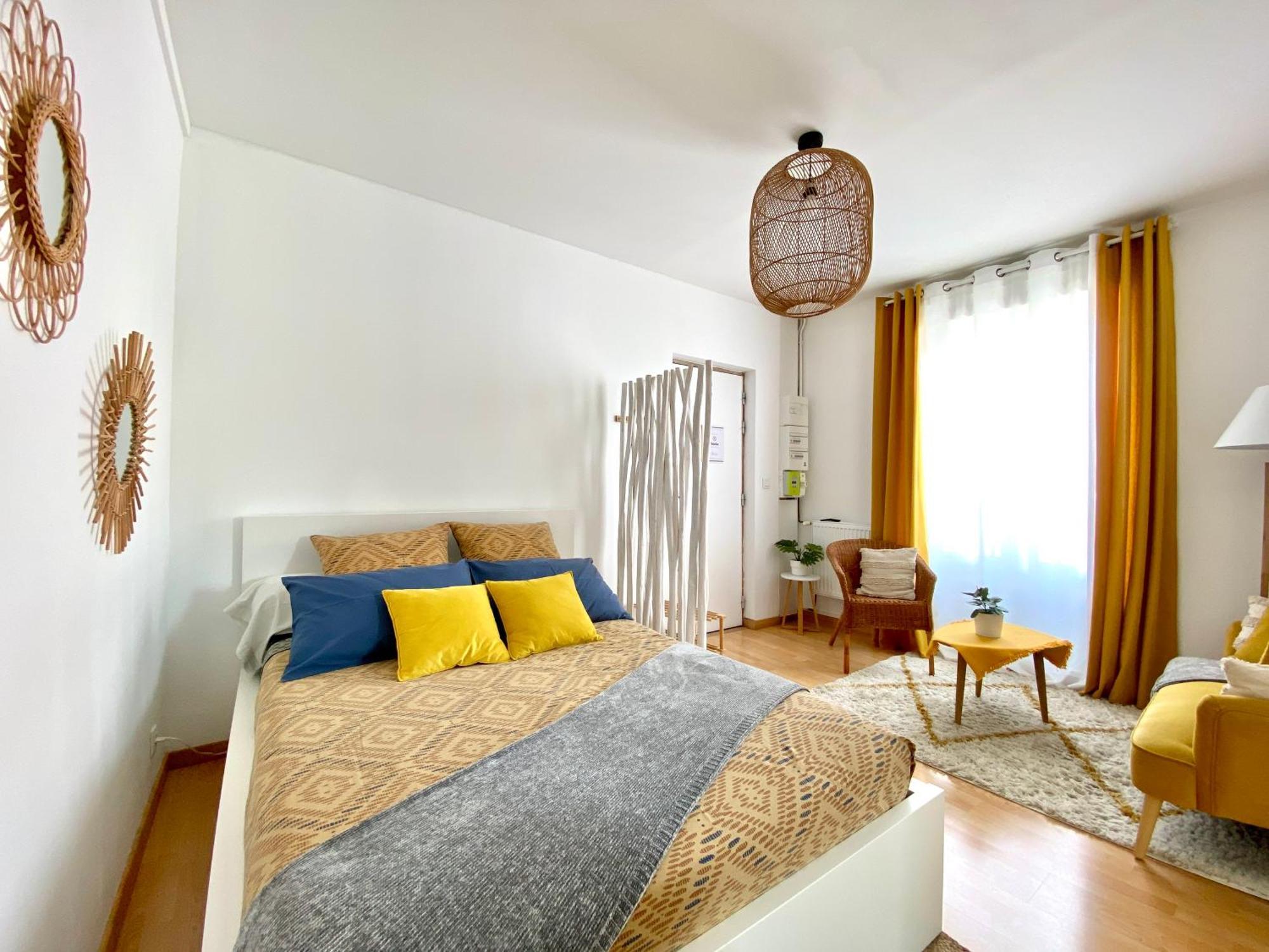 Apartment Bohemia - By Best Keys - Ideal Pro & Couple - Cosy - Centre Ville - Smart Tv - Machine A Cafe Nespresso - Netflix & Wifi Fibre - Check-In Autonome - Parking Facile & Gratuit - Confort & Equipements Premium *